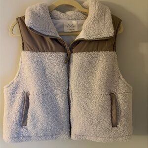 NWOT Thread & Supply Beige and Off-White Sherpa Vest